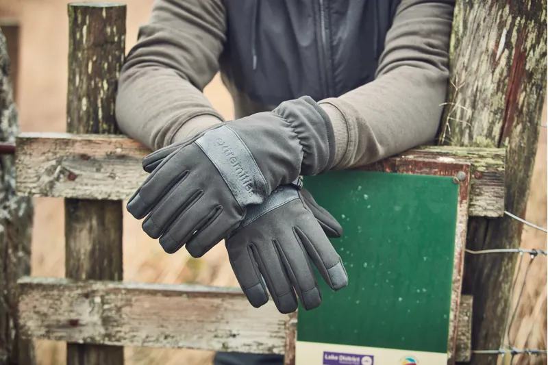 Extremities Bullet Glove in Black-6